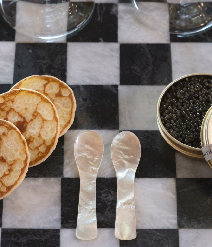 6 mother-of-pearl caviar spoons