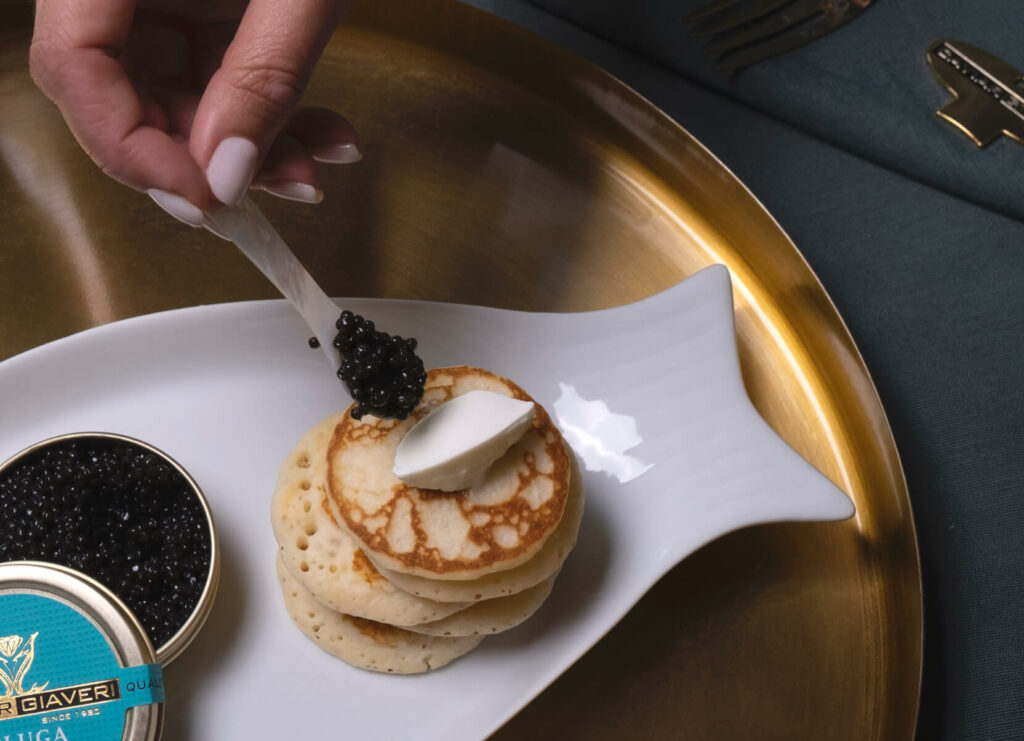 6 mother-of-pearl caviar spoons